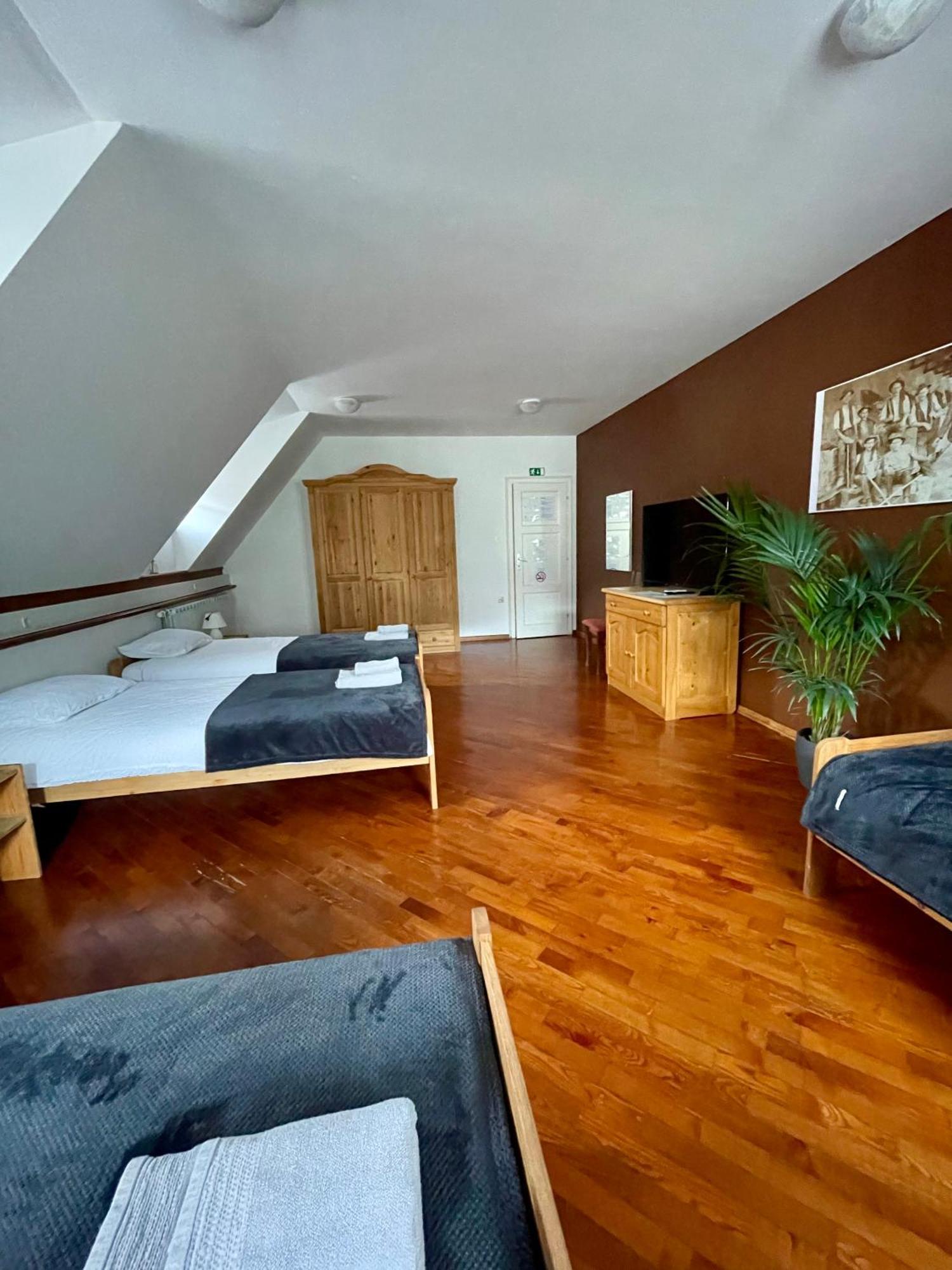Gostisce Barbara Hotel Idrija Exterior photo